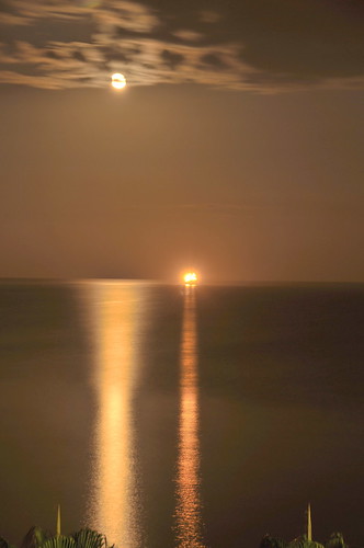 reflections boat moonlight moom nikond300 larnakacyprus cyprusseascape varnavasthearchitect bayoflarnaka