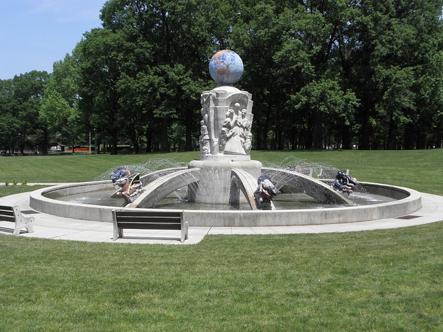 Rooselvelt Park Fountain