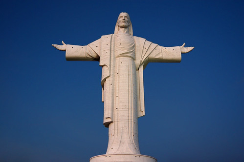 statue christ bolivia concordia cristo estátua cochabamba
