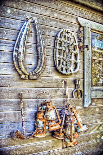 old summer window wall snowshoe island rust cottage worn anchor lantern plank corrosion rune 500d handheldhdr