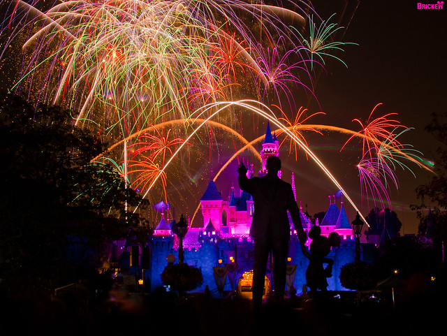 Disneyland - Remember... Dreams Come True! Fireworks Spectacular (145 Second Exposure)