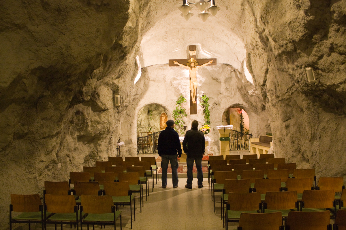 Iglesia de la Cueva, Budapest