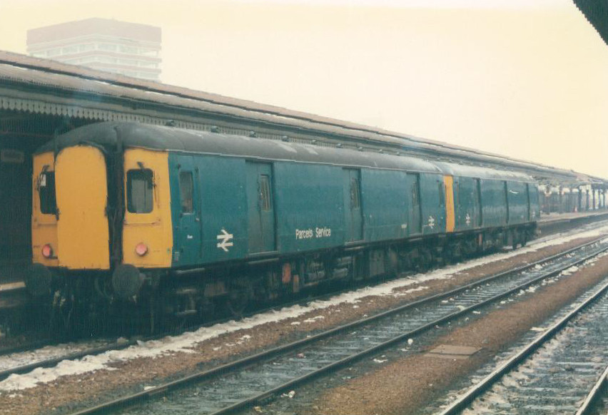 55991 & 55992 . Reading Station . 19th-January-1987