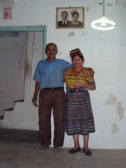 Don Pilar y doña Pascuala en su casa con su retrato de jovenes arriba - Don Pilar y doña Pascuala in their house under their protrait from younger days; Rabinal, Baja Verapaz, Guatemala