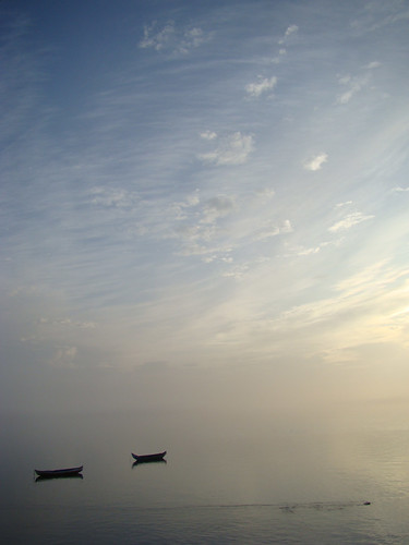 mist portugal clouds sunrise geotagged boats dawn earlymorning lagoon aveiro torreira riadeaveiro anawesomeshot ilustrarportugal ubichan geo:lat=4072073 geo:lon=8698946