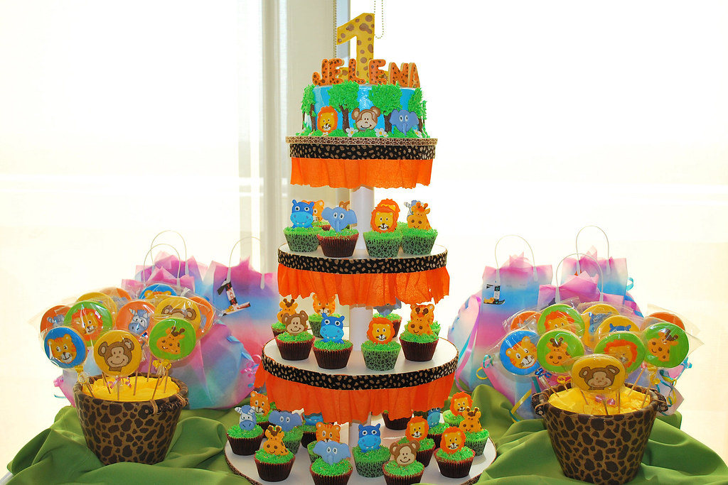 Jungle 1st Birthday Cake Set Up Liza Flickr