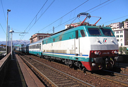 italia trains genova railways fs trenitalia ferrovia treni cornigliano ec143 e444r076 ecrivieradeifiori