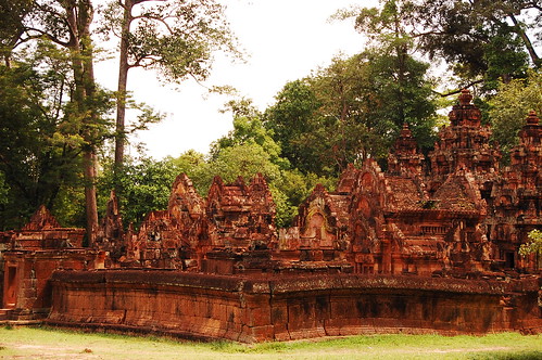 geotagged temple ancient cambodia flickr siemreap angkor khm detailed intricate banteaysrei machiavellian ព្រះរាជាណាចក្រកម្ពុជា 967ad kh16 អង្គរវត្ត ក្រុងសៀមរាប geo:lat=1359931278 geo:lon=10396336122 អង្គរ