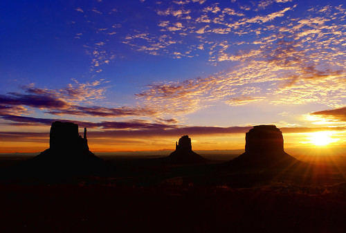 arizona southwest sunrise utah desert flare redrock monumentvalley monolith hdr sigma1020mm navajotribalpark themittens photomatrix nikond80