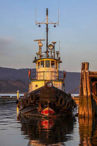 waterfront ships sunset cowichanbay tug vancouverisland britishcolumbia bc boat prioux