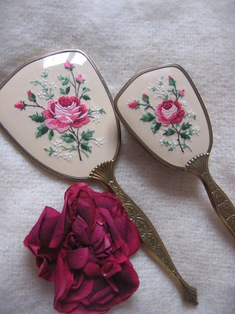 Rose vanity set | Copyright © All rights reserved | suzysvintageattic ...