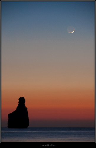 blue sunset sea moon smile atardecer mar spain dusk luna crescent ibiza benirras eivissa 2009 waxing crepúsculo creciente soybuscadorgmailcom