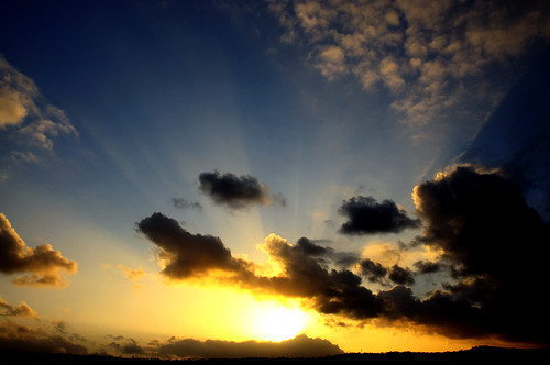 blue sunset sky cloud sun sunshine sunrise coast nikon ray skies central sydney australia 1870mmf3545g rays nikkor centralcoast polarizer circular crepuscularrays cpl crepuscular gosford d300 polarise polariser polarize brisbanewaters
