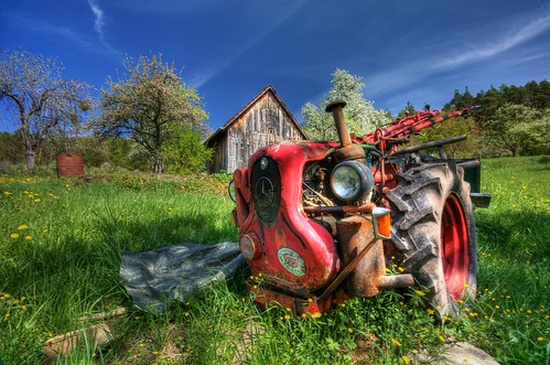 red tractor field canon germany landscape deutschland eos farm gimp hut naturereserve mercedesbenz hdr herrenberg photomatix sigma1020mmf456exdchsm 450d