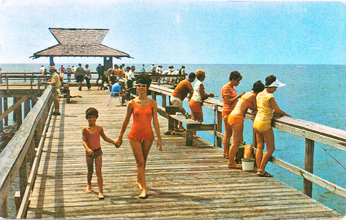 people postcard recreation 1960s swimsuit bathingsuit fishingpier
