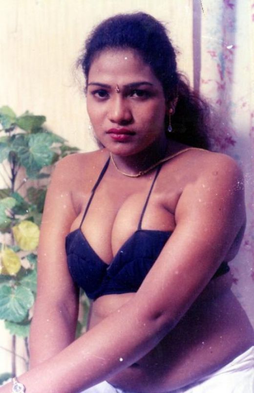 Gallery Images of Mallu Desi Actress Bikini.