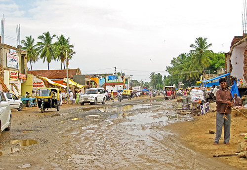 road india monsoon karnataka indien inder monsun ind kanakapura bengaluru autoriksha channapatnagovt