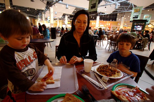 mall meal for the grandsons    MG 2759