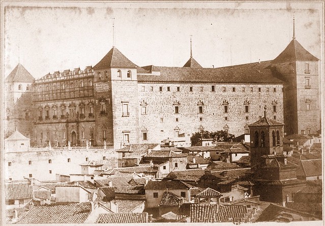 Torre de la Iglesia de la Magdalena con el Alcázar al fondo en el siglo XIX