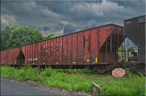 railroad storm rust decay hoppercars thunderheads canons400 blueribbonwinner platinumphoto