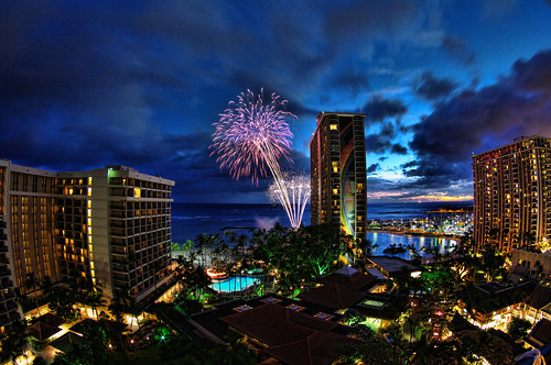 longexposure hawaii pentax waikiki fireworks honolulu hiltonhawaiianvillage rainbowtower hawaiianhilton tapatower nothdr k20d definitelyusedatripodonthisone