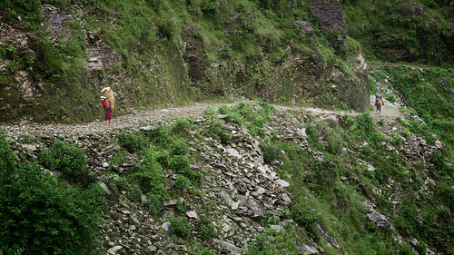 travel nepal people cliff mountain detail nature rock montagne asian scans asia day time outdoor altitude traditional scenic culture photojournalism style peak scene type asie tradition fullframe ethnic 50mmf14 lifestyles estetic ethnique ethnie 35mmprint imagetype photospecs stockcategories pleinformat