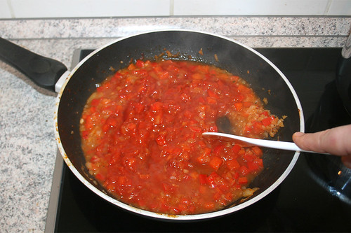 31 - Tomatenmark aufloesen / Dissolve tomato puree