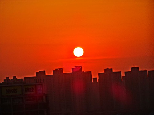 china morning red sky orange sun sunrise shanghai air pollution hazardous 131217