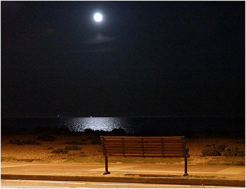 sea moon reflection night bench portsmouth nightshots southsea a65 southseaseafront sal18250 happybenchmonday southseapromenade handheldtwilightsetting alpha65