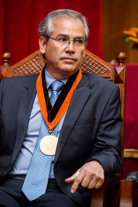Entrega de medalla generación Anáhuac