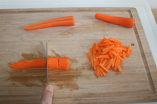 18 - Möhren zerkleinern / Chop carrots