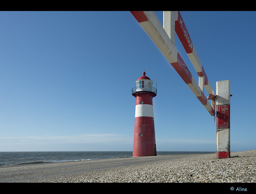 blue red sea lighthouse white holland netherlands blauw nederland zeeland zee rood wit vuurtoren westkapelle lowangle laagstandpunt