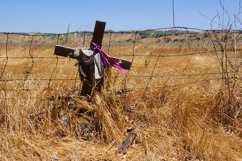 california ca usa fence memorial cross dry windy hills hwy101 descanso losalamos