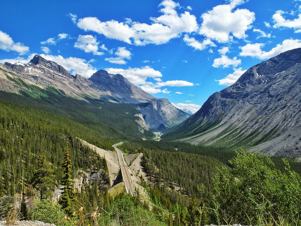 Icefield Parkway towards Cirrus Mountain (Jasper National Park, Canada. Gustavo Thomas © 2013)