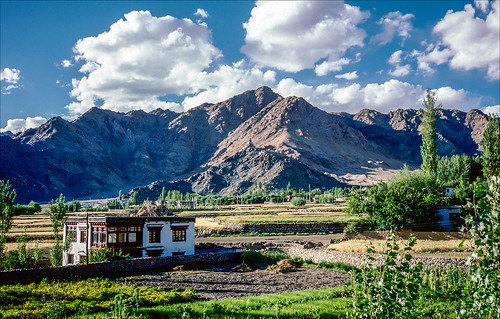 sky india mountains film clouds analog 35mm landscapes nikon view 1989 himalaya leh ladakh kodachrome64 nikonaf3