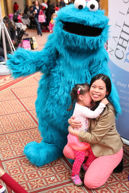 Mio didn't want to meet Cookie Monster. 
