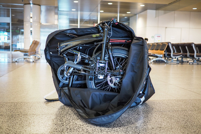 Folding a Tern Verge S27h touring bicycle for air travel (using the Stow Bag)