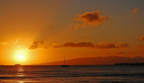 ocean sunset sky sun silhouette clouds hawaii nikon waikiki oahu horizon pacificocean waikikibeach kapiolanibeachpark yabbadabbadaoo nikond40md40
