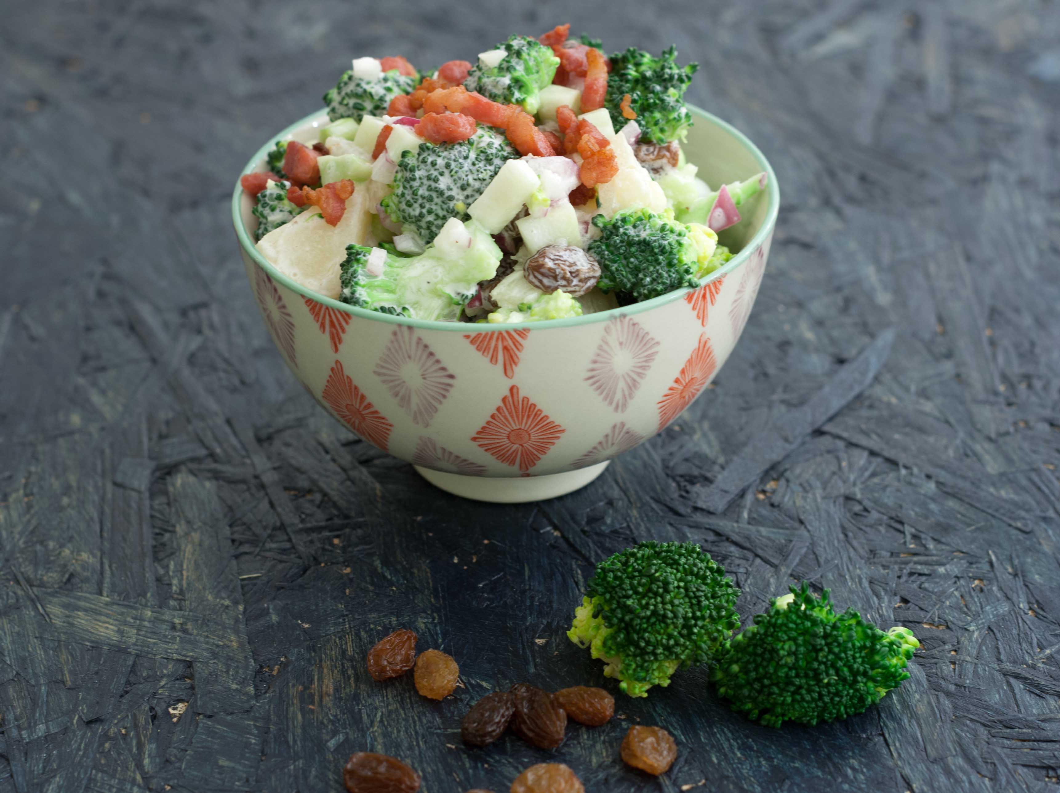 OPSKRIFT på lækker hjemmelavet broccolisalat