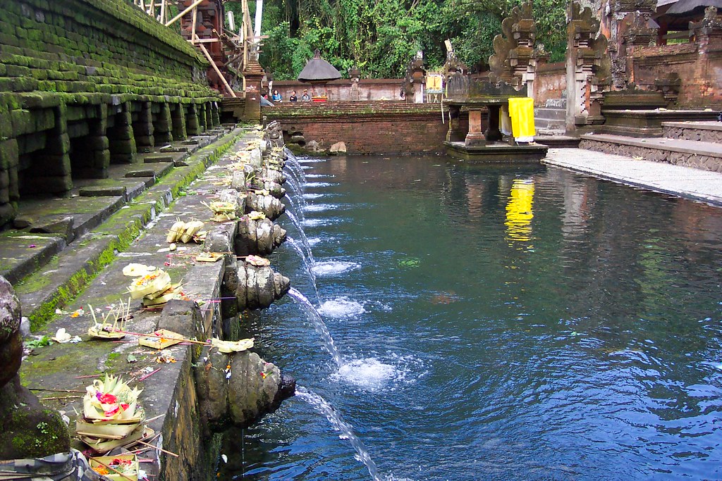 Bali - Pura Tirta Empul temple (sacred water)