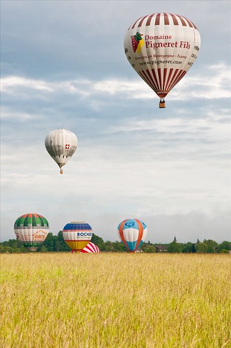 color burgundy ballon balloon bourgogne campagne couleur ballooning montgolfiere chalonsursaone chalon montgolfiades