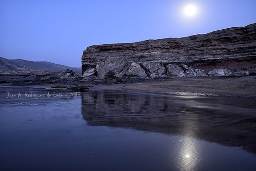 sunset moon beach reflections sand rocks fuerteventura playa luna arena rocas anochecer reflejos solapa nikond600 tamronsp2470mmf28divcusd