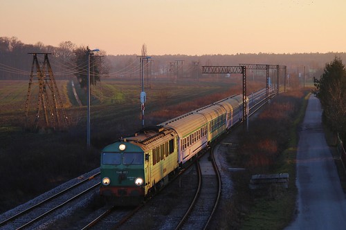 winter sunset train poland polska railway zug polen bahn zima podkarpackie kolej pociąg podkarpacie karpatenvorland stalowawola subcarpathia