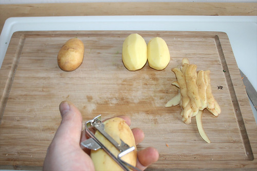 28 - Kartoffeln schälen / Peel potatoes