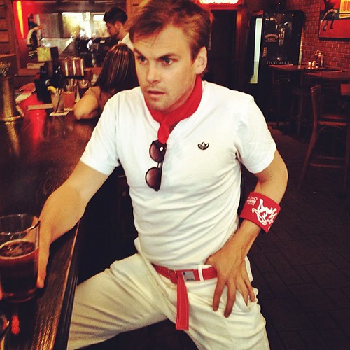 ntandy: red  -  star of the TV and the silver screen Tommy Dewey catches his breath while in Chi Town for the Running of the Bulls.... #dreamweaving #ntandy #boundforglory