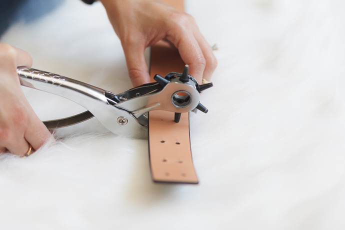 how-to-use-leather-hole-punch-4
