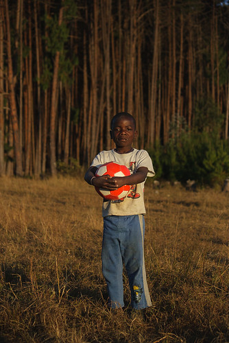 sunset tanzania football soccer altopiano calcio bosco palla iringa usokami