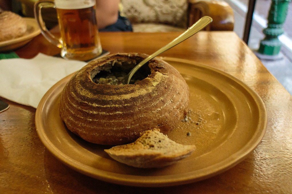 לחם בתוך מרק