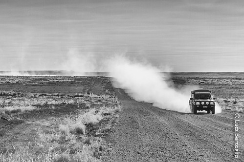 road car landscape driving desert misc australia vehicles land activity southaustralia oceania oodnadattatrack maralinga 3events 1geotag 4subjects