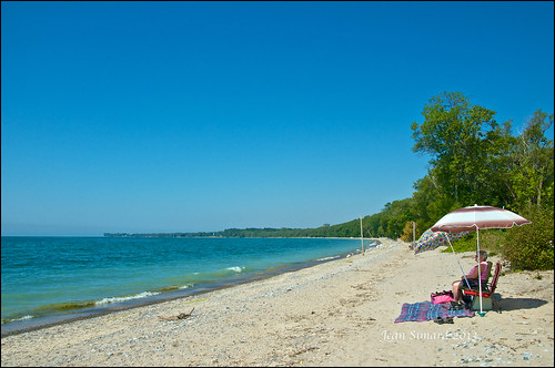 sun ontario beach lakeontario grafton parasols wicklowbeach